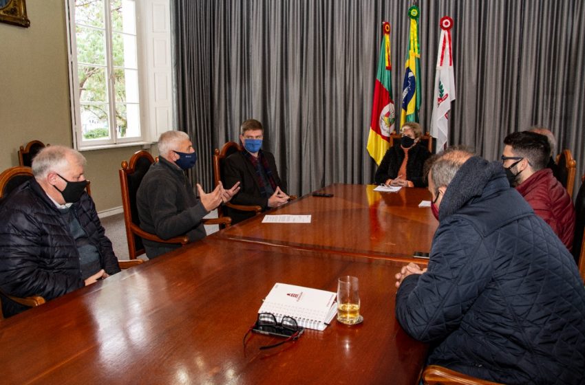  Lideranças da construção civil de Santa Cruz do Sul se reúnem com Executivo Municipal