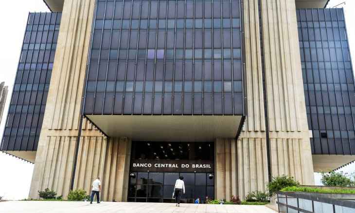  Copom eleva a taxa Selic para 13,75% a.a