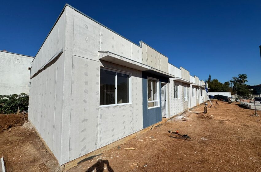  Avança a construção das 31 casas que serão doadas pelo Sinduscon-RS a famílias impactadas pelas enchentes
